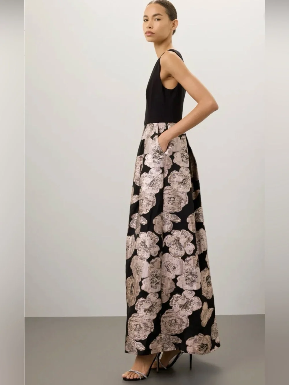 Hutch Black Floral Jacquard Black and Rose Gold Floral V-Neck Evening Gown Sz 22
